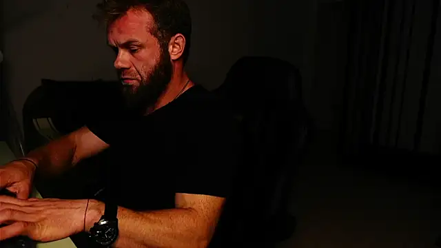 Snapshot of Tommy_Burnz chatting on September 8, 2025, 7:35 pm Tommy Burnz online show from September 8, 2025, 7:35 pm