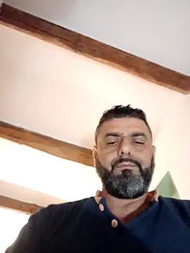 Snapshot of ChiIul11 chatting on October 7, 2025, 11:35 pm ChiIul11 online show from October 7, 2025, 11:35 pm