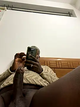 strongguyindia online show from November 30, 2025, 7:40 pm