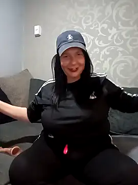 Leanne43 online show from February 18, 2025, 10:25 pm