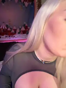 LaraHollywood online show from January 5, 2025, 3:34 pm