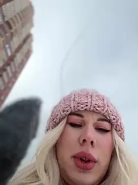 LaraHollywood online show from January 10, 2025, 7:14 am