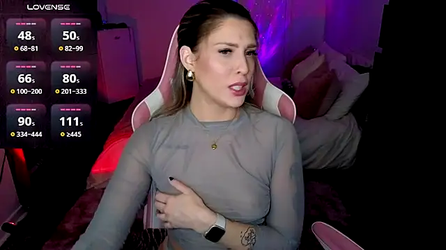 Snapshot of queenxlexy chatting on January 23, 2025, 5:42 pm queenxlexy online show from January 23, 2025, 5:42 pm