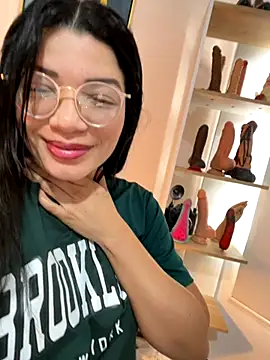 valerie lya online show from November 12, 2025, 7:46 pm