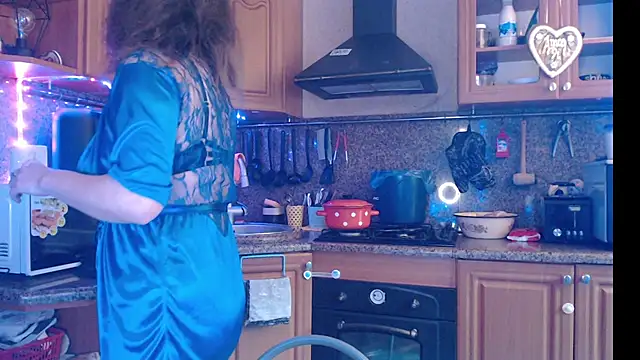 Snapshot of LizaCakes chatting on December 11, 2024, 9:30 am LizaCakes online show from December 11, 2024, 9:30 am