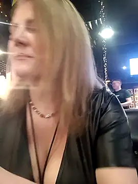 Snapshot of LizaCakes chatting on March 6, 2025, 3:35 pm LizaCakes online show from March 6, 2025, 3:35 pm