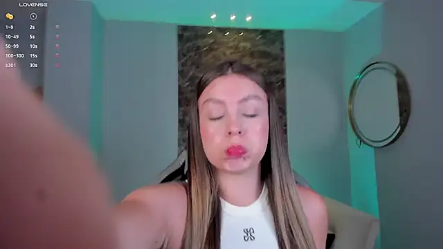 EllaClark online show from January 14, 2025, 2:19 am