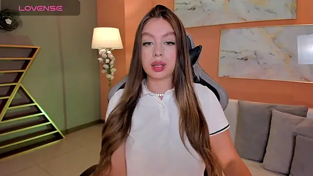 EllaClark online show from February 5, 2025, 6:37 pm