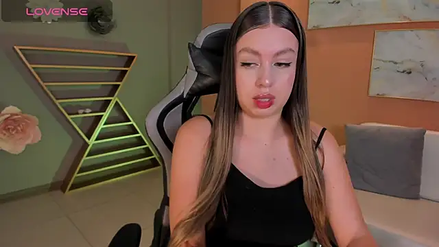 EllaClark online show from February 7, 2025, 7:06 pm