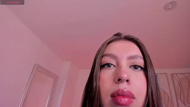 EllaClark online show from September 11, 2025, 7:03 pm