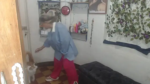 FunnyGrandma online show from May 19, 2026, 3:35 am