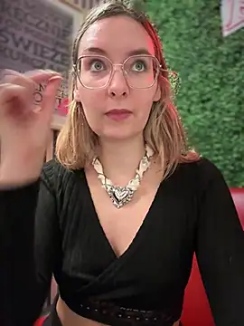 Snapshot of The_Snowwhitee chatting on December 7, 2024, 9:39 am The Snowwhitee online show from December 7, 2024, 9:39 am