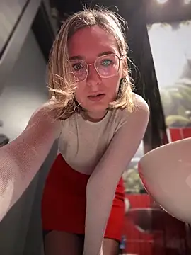 Snapshot of The_Snowwhitee chatting on December 20, 2024, 9:11 am The Snowwhitee online show from December 20, 2024, 9:11 am