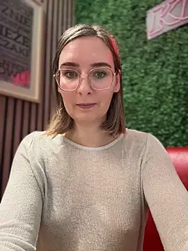 Snapshot of The_Snowwhitee chatting on December 20, 2024, 7:17 pm The Snowwhitee online show from December 20, 2024, 7:17 pm