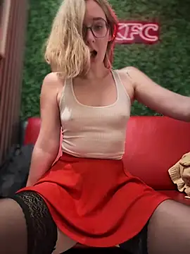 Snapshot of The_Snowwhitee chatting on January 6, 2025, 7:02 pm The Snowwhitee online show from January 6, 2025, 7:02 pm