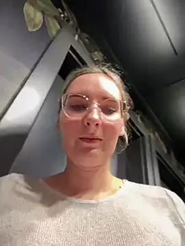 Snapshot of The_Snowwhitee chatting on January 10, 2025, 7:43 pm The Snowwhitee online show from January 10, 2025, 7:43 pm