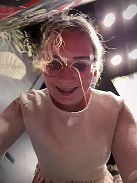 Snapshot of The_Snowwhitee chatting on January 10, 2025, 10:46 pm The Snowwhitee online show from January 10, 2025, 10:46 pm