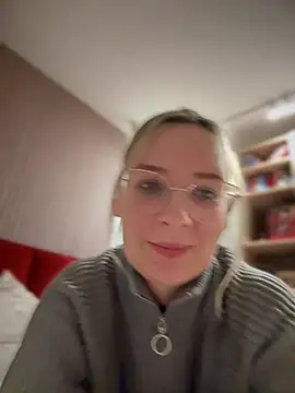 Snapshot of The_Snowwhitee chatting on January 11, 2025, 4:03 pm The Snowwhitee online show from January 11, 2025, 4:03 pm