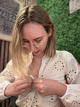 Snapshot of The_Snowwhitee chatting on January 14, 2025, 9:24 am The Snowwhitee online show from January 14, 2025, 9:24 am