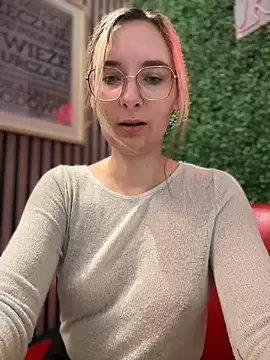 Snapshot of The_Snowwhitee chatting on February 8, 2025, 9:24 am The Snowwhitee online show from February 8, 2025, 9:24 am