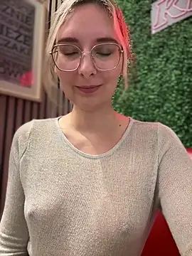 Snapshot of The_Snowwhitee chatting on February 15, 2025, 9:16 am The Snowwhitee online show from February 15, 2025, 9:16 am