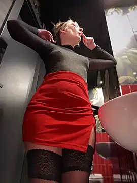 Snapshot of The_Snowwhitee chatting on February 19, 2025, 7:16 pm The Snowwhitee online show from February 19, 2025, 7:16 pm