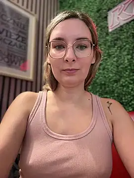 Snapshot of The_Snowwhitee chatting on March 10, 2025, 9:21 am The Snowwhitee online show from March 10, 2025, 9:21 am