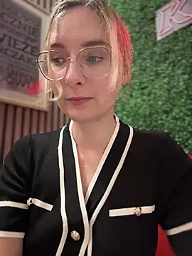 Snapshot of The_Snowwhitee chatting on March 13, 2025, 7:17 pm The Snowwhitee online show from March 13, 2025, 7:17 pm