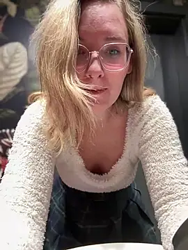 Snapshot of The_Snowwhitee chatting on March 15, 2025, 9:05 pm The Snowwhitee online show from March 15, 2025, 9:05 pm