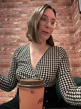 Snapshot of The_Snowwhitee chatting on October 2, 2025, 7:37 am The Snowwhitee online show from October 2, 2025, 7:37 am