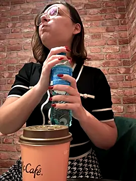 Snapshot of The_Snowwhitee chatting on October 11, 2025, 7:12 pm The Snowwhitee online show from October 11, 2025, 7:12 pm