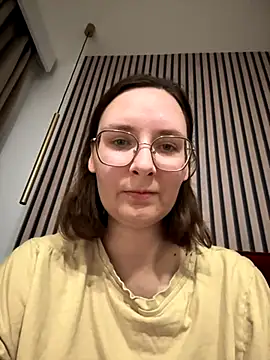 Snapshot of The_Snowwhitee chatting on November 12, 2025, 9:03 pm The Snowwhitee online show from November 12, 2025, 9:03 pm