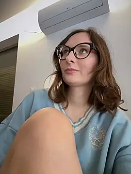 Snapshot of The_Snowwhitee chatting on February 14, 2026, 11:51 am The Snowwhitee online show from February 14, 2026, 11:51 am