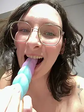 Snapshot of The_Snowwhitee chatting on February 28, 2026, 7:04 pm The Snowwhitee online show from February 28, 2026, 7:04 pm