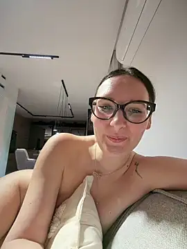 The Snowwhitee online show from April 12, 2026, 6:57 pm