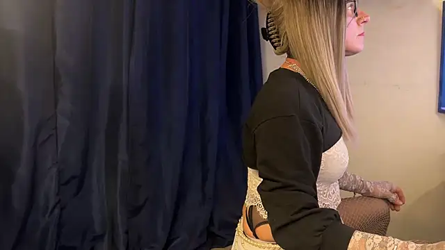 Snapshot of xdresserwithass chatting on December 16, 2025, 5:18 pm xdresserwithass online show from December 16, 2025, 5:18 pm