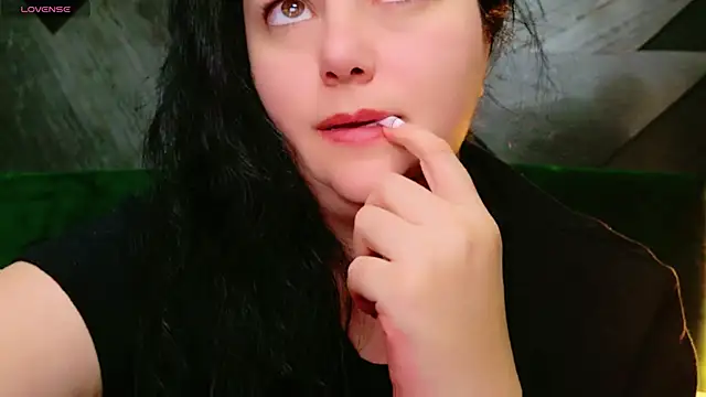 Snapshot of AleshaArabian chatting on February 3, 2025, 7:42 pm AleshaArabian online show from February 3, 2025, 7:42 pm