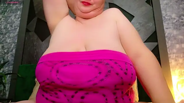 Snapshot of AleshaArabian chatting on February 4, 2025, 1:45 am AleshaArabian online show from February 4, 2025, 1:45 am