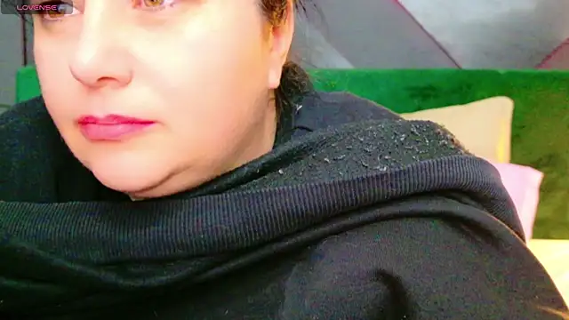 Snapshot of AleshaArabian chatting on February 7, 2025, 8:10 pm AleshaArabian online show from February 7, 2025, 8:10 pm