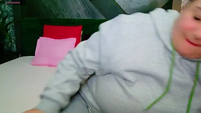 Snapshot of AleshaArabian chatting on February 25, 2025, 7:36 pm AleshaArabian online show from February 25, 2025, 7:36 pm