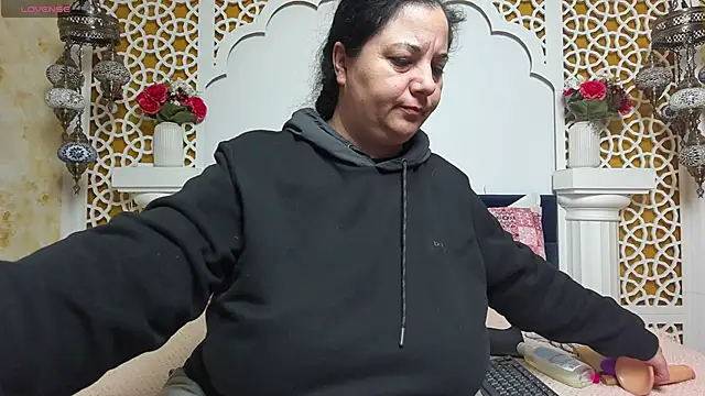 Snapshot of AleshaArabian chatting on March 5, 2025, 3:40 am AleshaArabian online show from March 5, 2025, 3:40 am