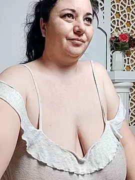 Snapshot of AleshaArabian chatting on March 12, 2025, 6:40 am AleshaArabian online show from March 12, 2025, 6:40 am