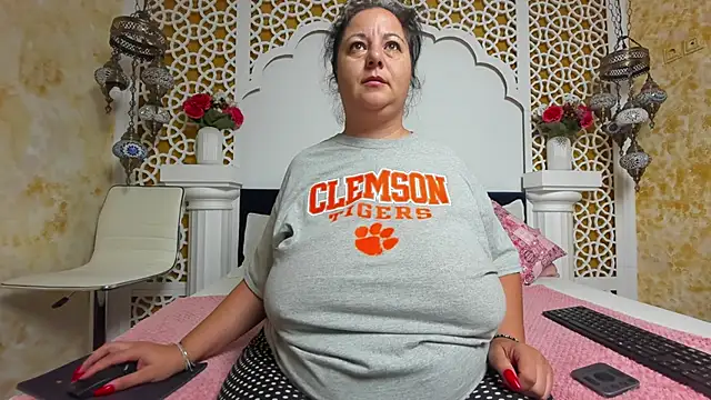 Snapshot of AleshaArabian chatting on September 9, 2025, 2:22 am AleshaArabian online show from September 9, 2025, 2:22 am