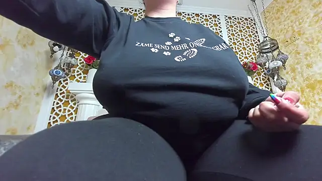 Snapshot of AleshaArabian chatting on October 29, 2025, 4:15 am AleshaArabian online show from October 29, 2025, 4:15 am