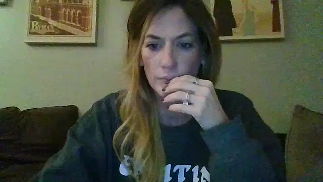 Rhodesxox online show from November 18, 2025, 8:30 am