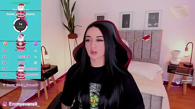 EmmyEvans1 online show from December 30, 2024, 7:32 pm