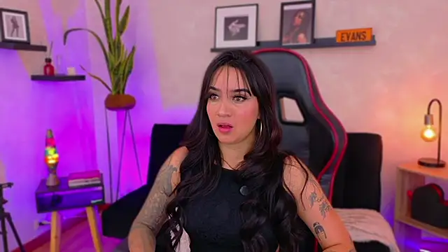 EmmyEvans1 online show from February 5, 2026, 7:40 pm