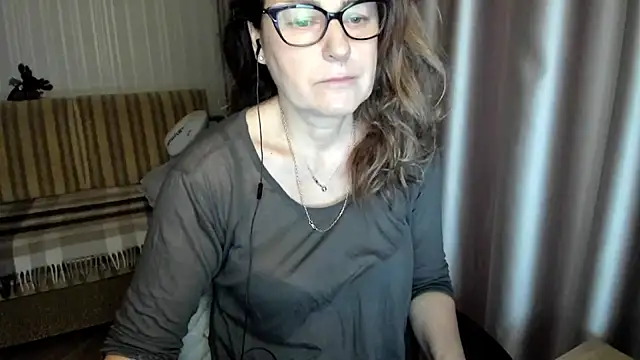 lauraoven online show from December 18, 2025, 7:47 am