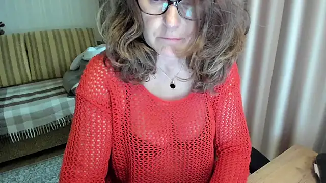 lauraoven online show from June 15, 2026, 1:35 pm