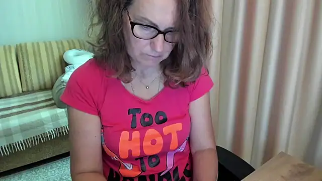 Snapshot of lauraoven chatting on July 11, 2026, 8:06 am lauraoven online show from July 11, 2026, 8:06 am